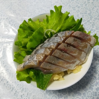 美味しいですね～Ψ( 'ч' ☆)刺身を乗せ海鮮丼